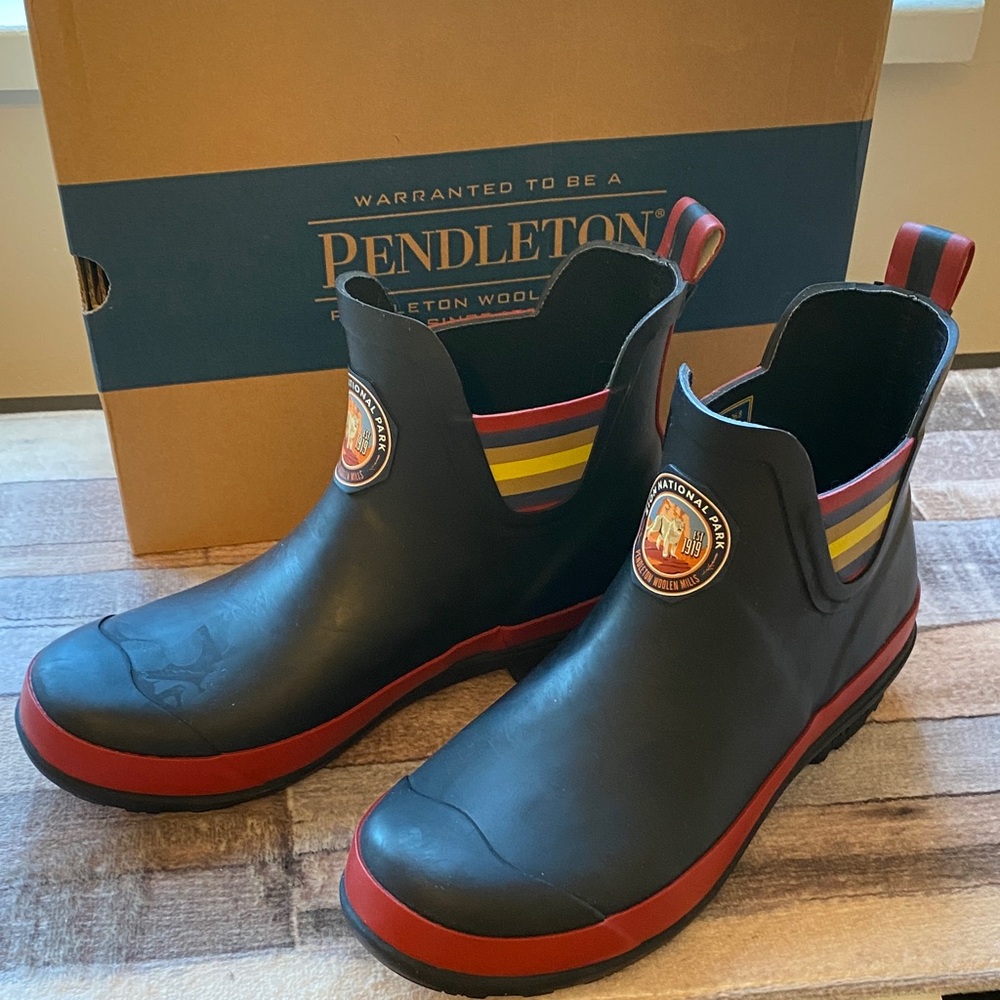 Pendleton Black and Red Ankle rain Boots with Stripes size 9 NWT